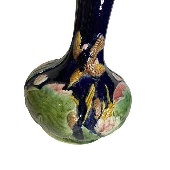 Antique Majolica Hummingbird Vase 8.5 Inch Cobalt Chips - Picture 4 of 11
